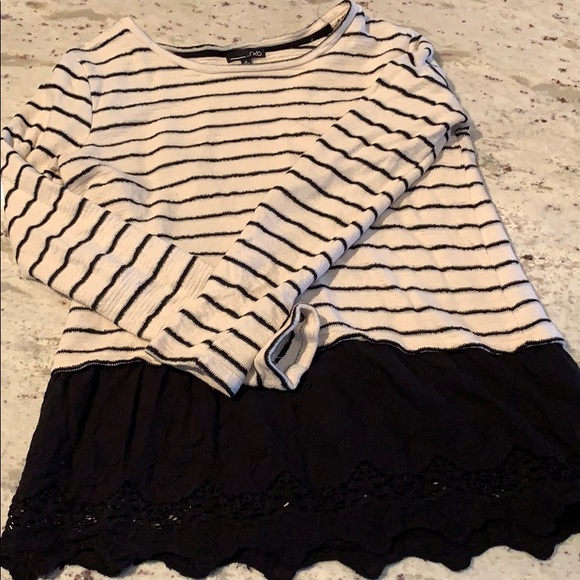 Cream and black sweater - Picture 2 of 3